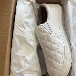 STQ Women's White Flats & Loafers